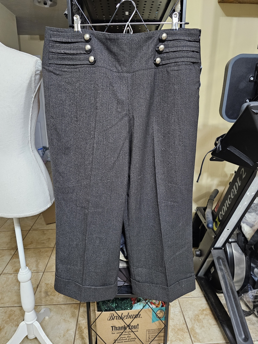 Larry Levine Gray Cropped Dress Pants with Buttoned Waist